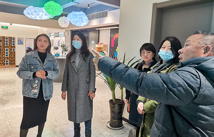 1639978166468900.jpg (小圖)參觀(guān)學(xué)習(xí)2.jpg